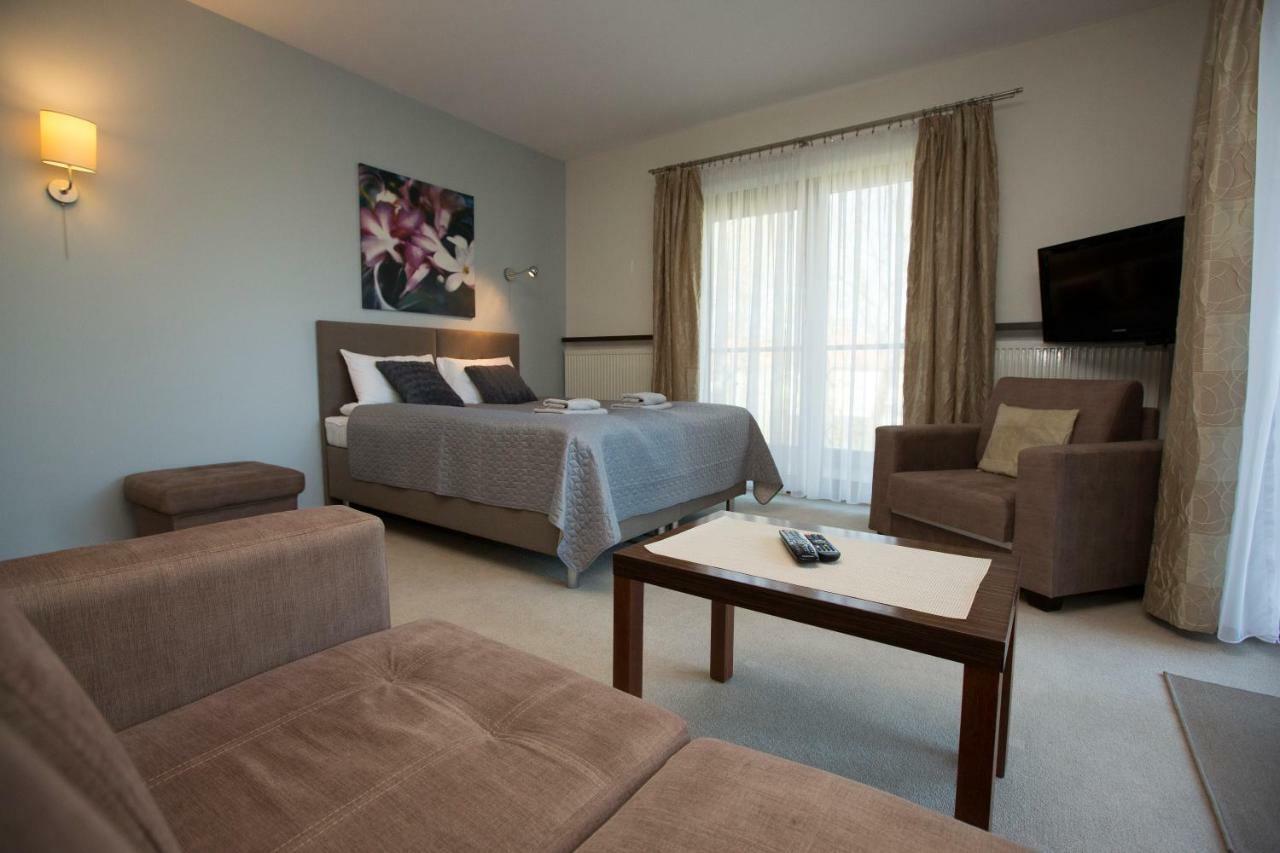 Willa Port Apartament Lilia โอสโตรดา ภายนอก รูปภาพ
